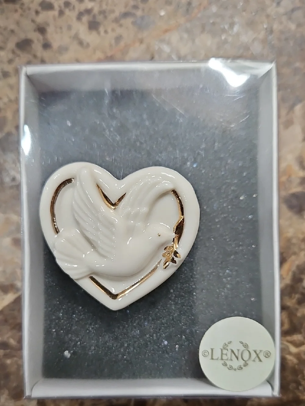 NIB Lenox‎ Peaceful Heart Porcelain Brooch Pin with 24k Gold Trim Vintage